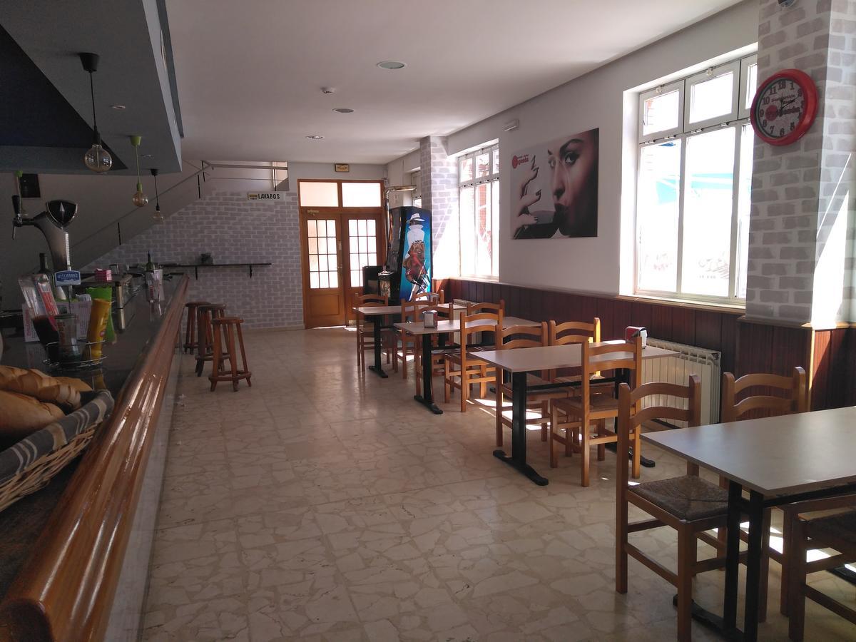 Hostal El Tropezón Matallana de Valmadrigal Exterior foto