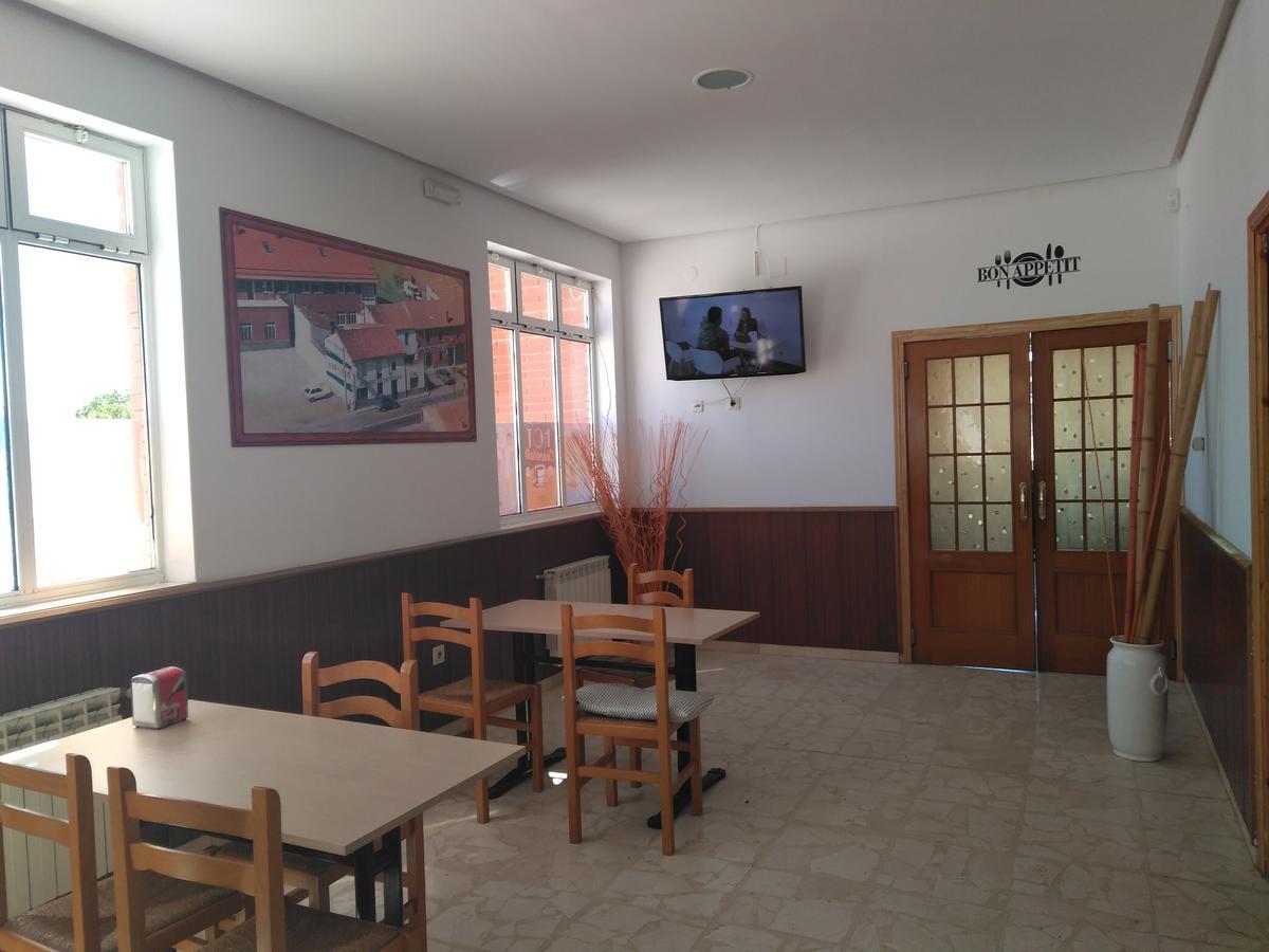 Hostal El Tropezón Matallana de Valmadrigal Exterior foto