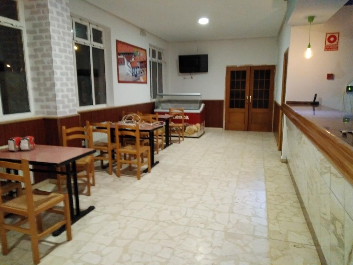 Hostal El Tropezón Matallana de Valmadrigal Exterior foto